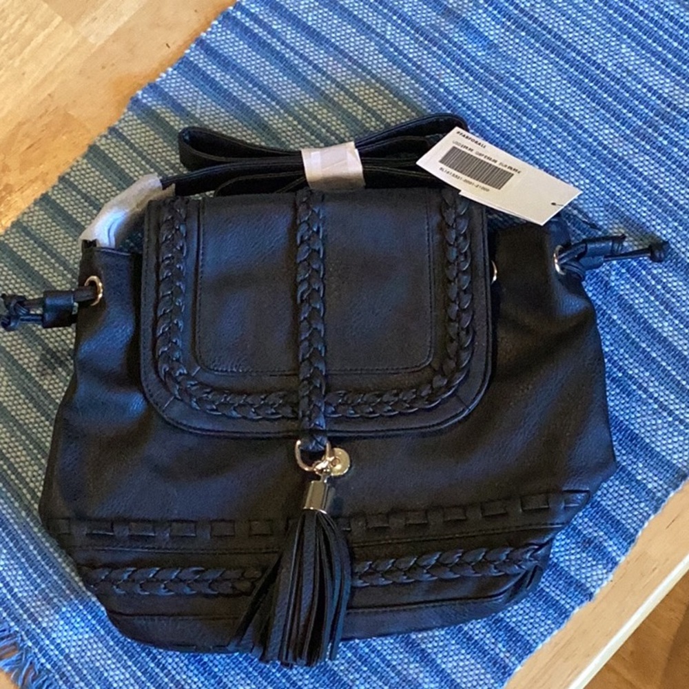NWT - beautiful hobo bag in black.